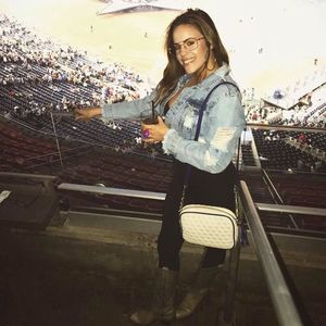 Meet your Posher, Faith